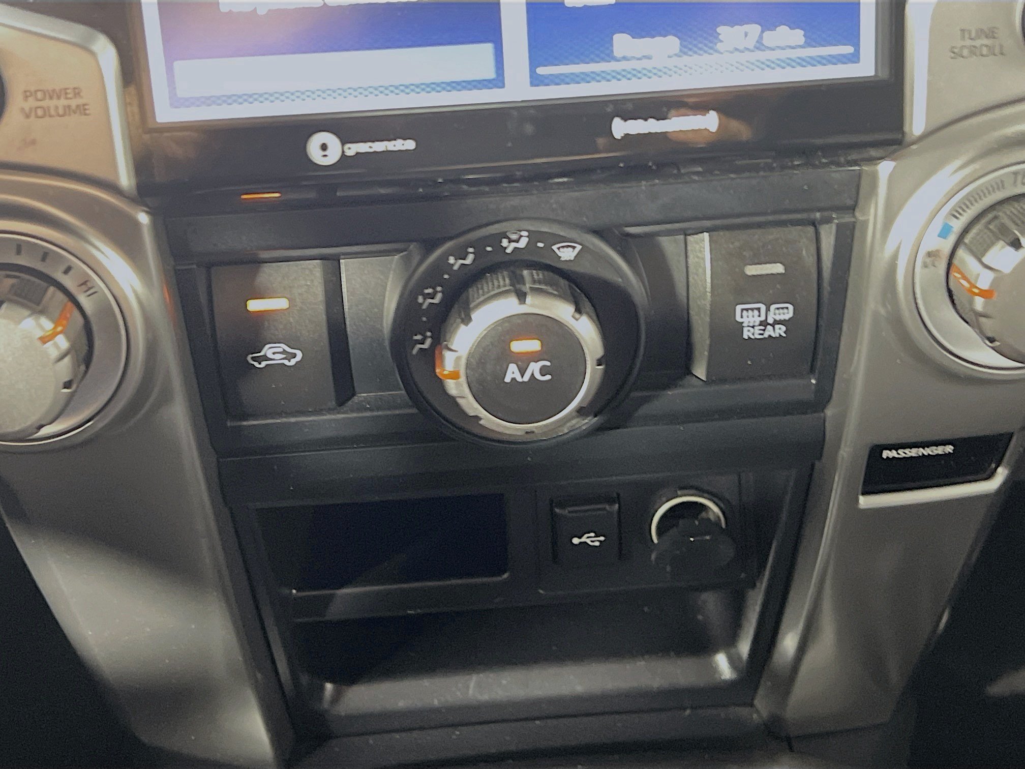 Used 2024 Toyota 4Runner SR5 AWD/4WD image 26