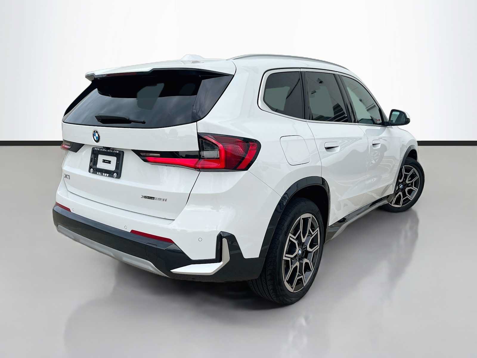 New 2027 BMW X1 xDrive28i AWD/4WD image 3