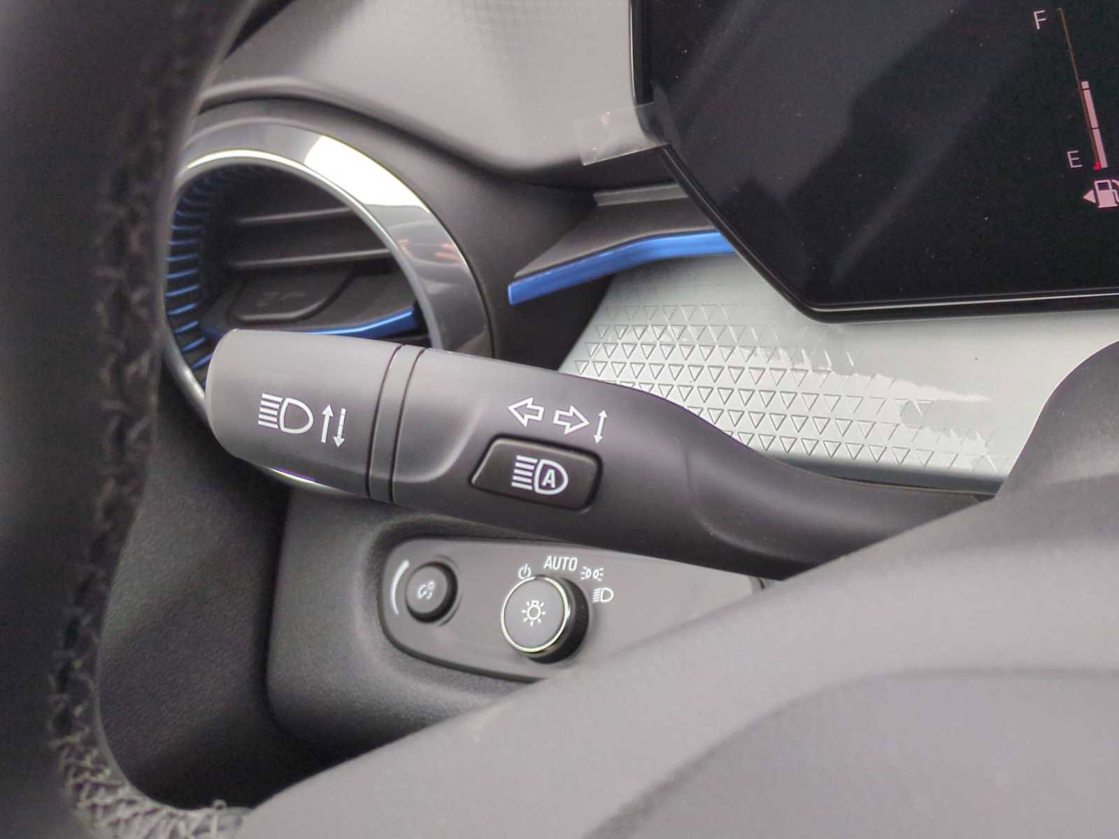 New 2026 Chevrolet Trax LT w/ Driver Confidence Package image 33