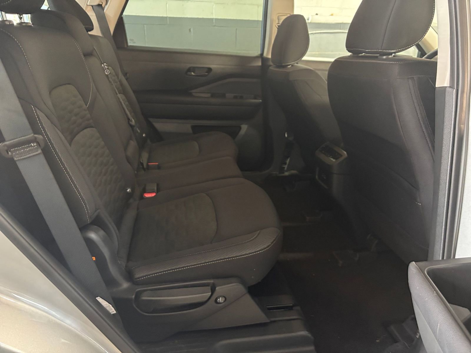 Used 2025 Nissan Pathfinder SV image 41