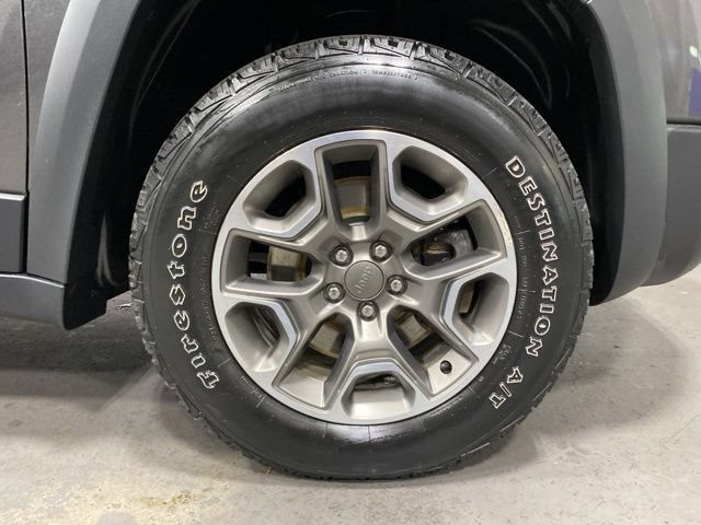 Used 2022 Jeep Cherokee Trailhawk w/ Trailer Tow Group AWD/4WD image 30