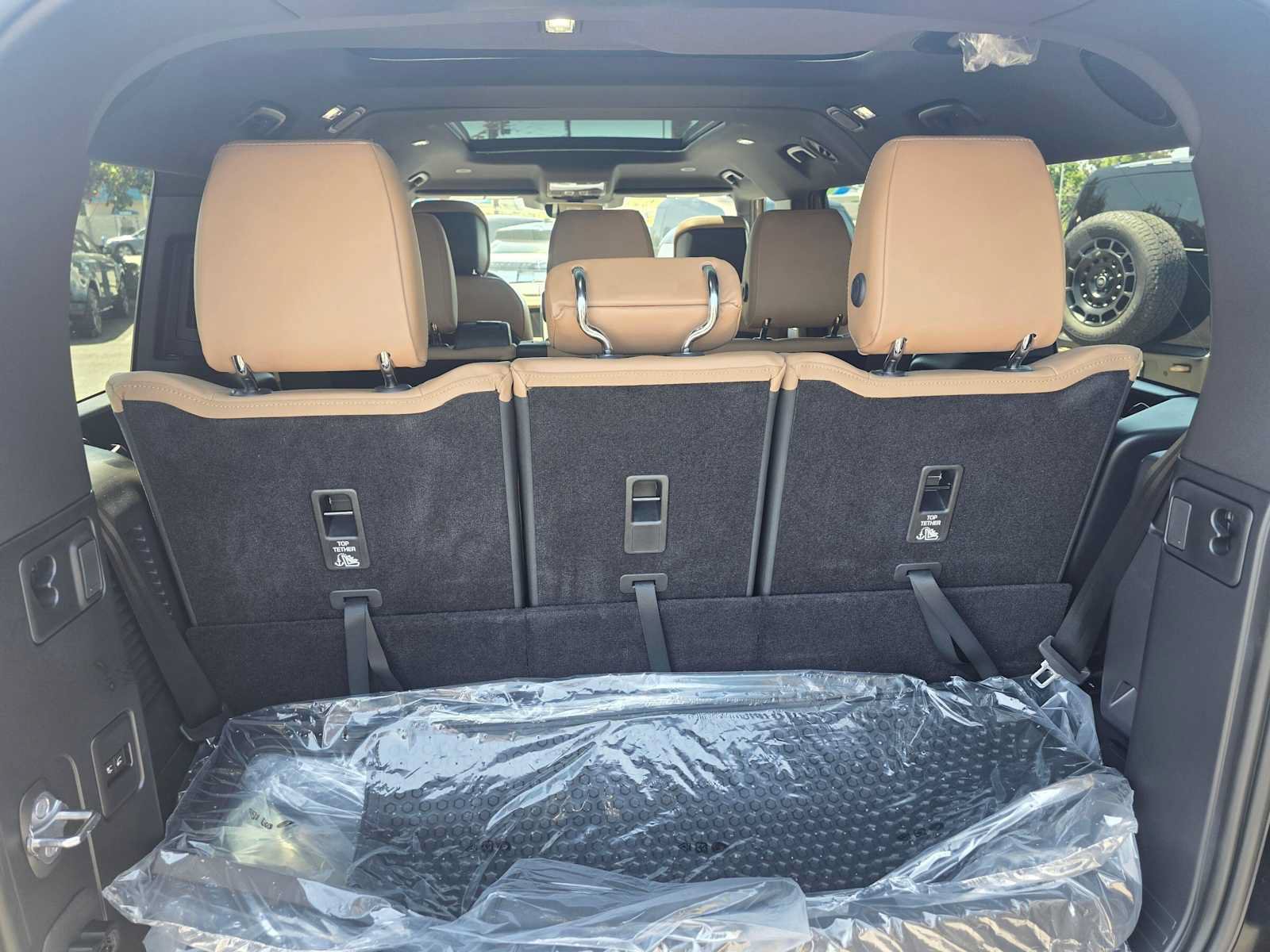 New 2026 Land Rover Defender 130 X-Dynamic SE AWD/4WD image 14