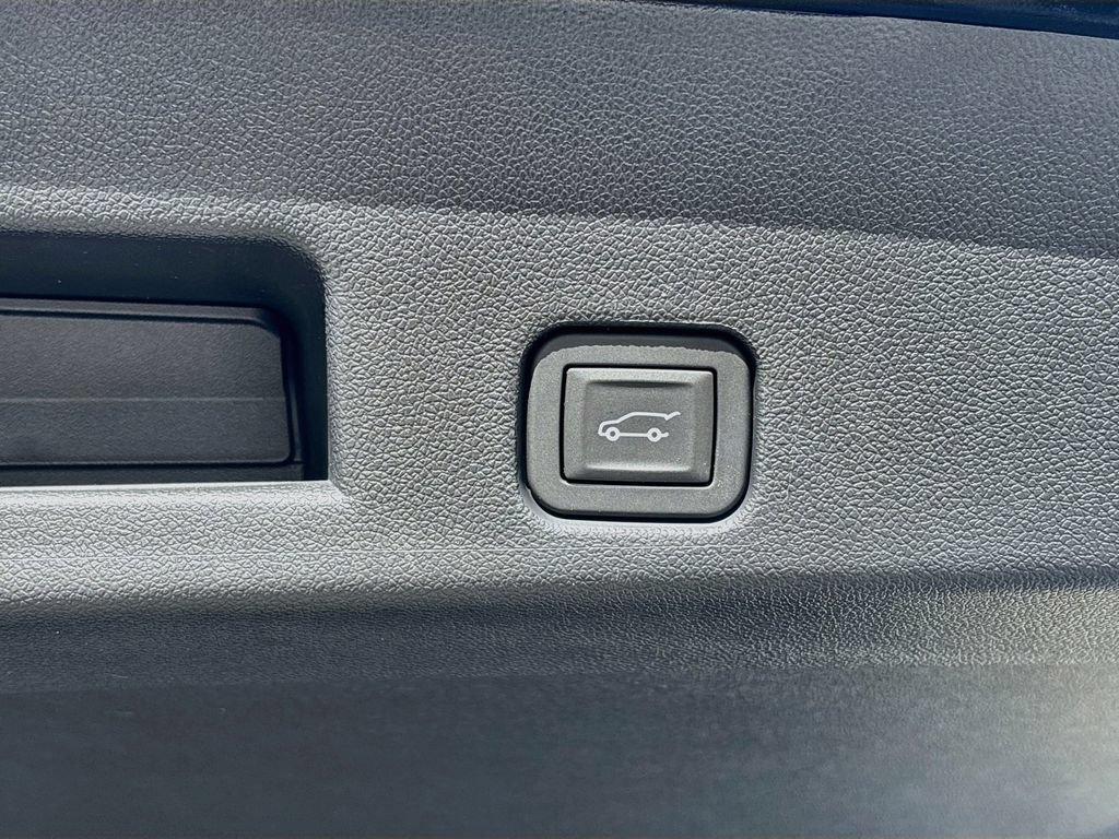 Used 2025 GMC Acadia Elevation w/ LPO, Floor Liner Package FWD image 14