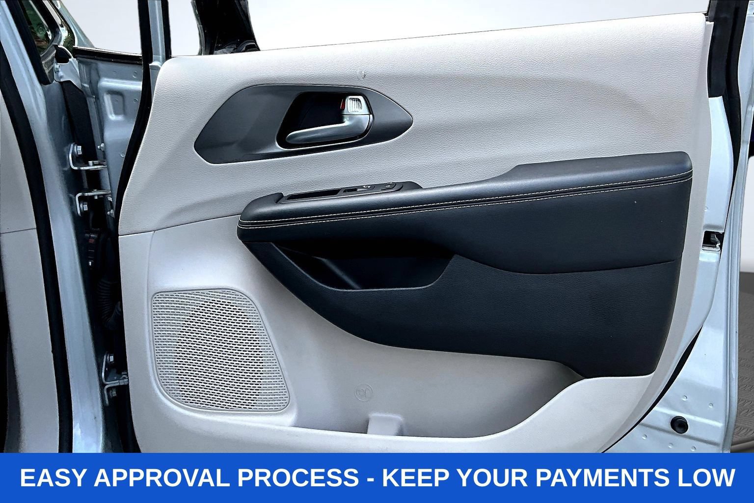 Used 2024 Chrysler Pacifica Touring-L FWD image 29