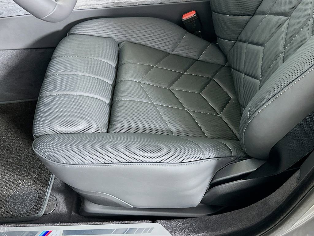 Used 2025 BMW i7 eDrive50 w/ Executive Package image 21