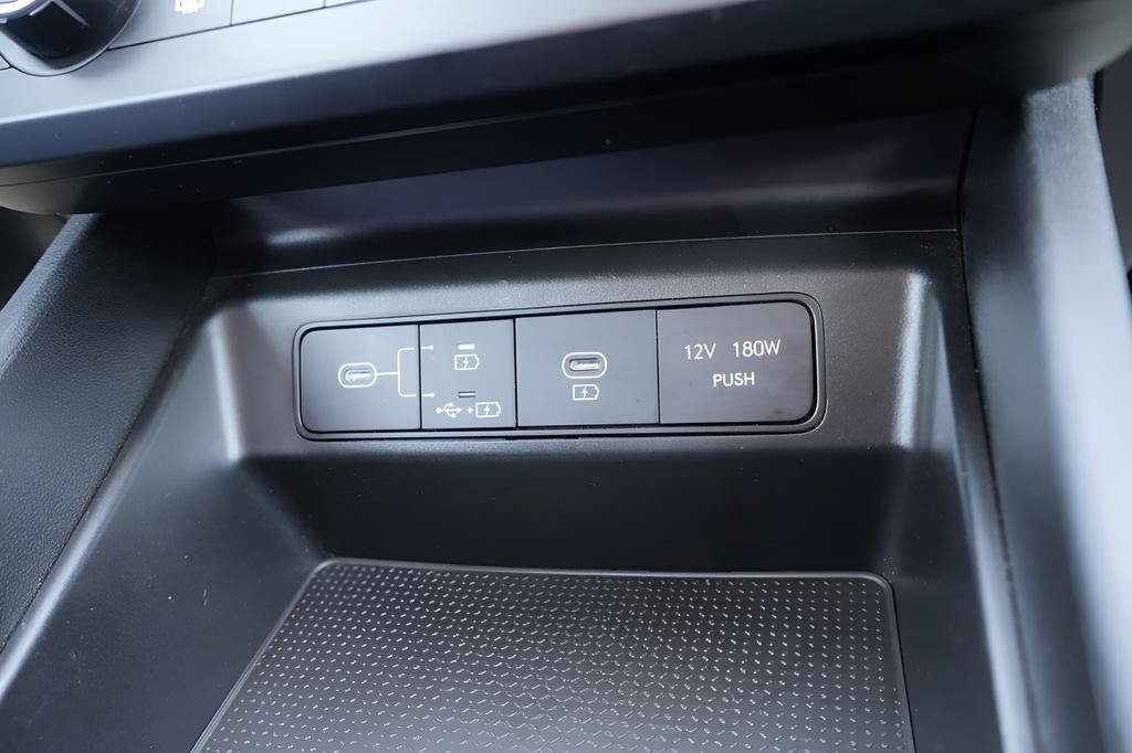 Used 2025 Hyundai Tucson SE AWD/4WD image 32