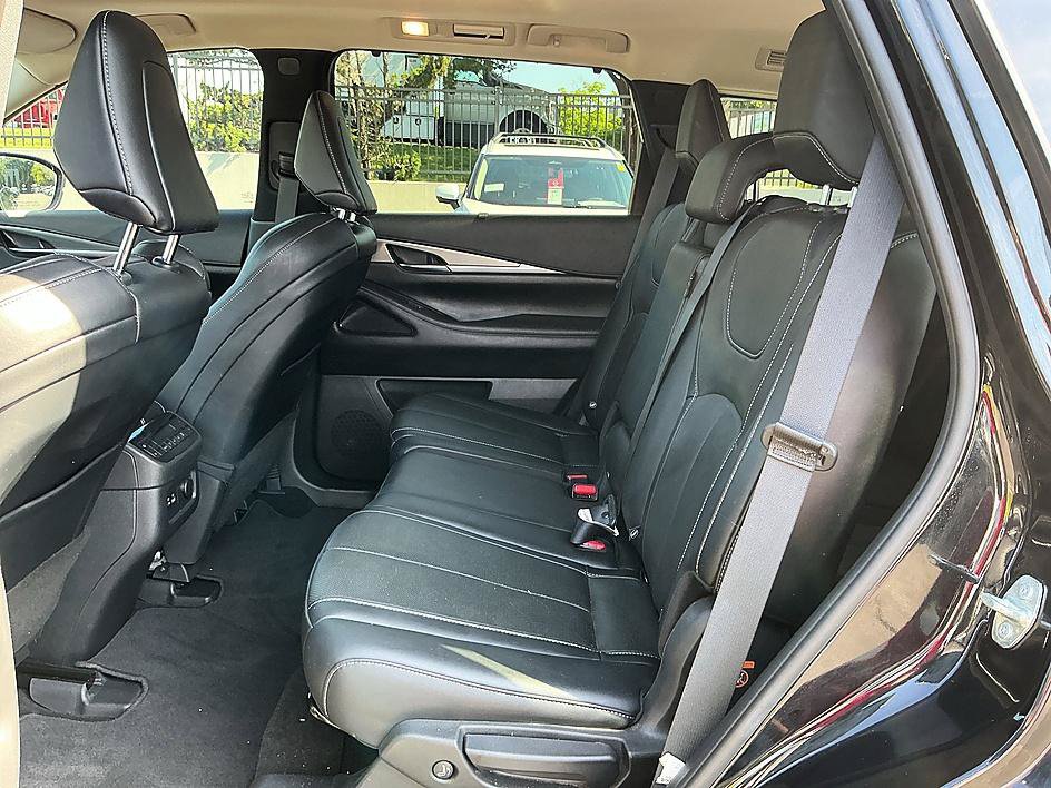 Used 2023 INFINITI QX60 Luxe w/ Cargo Package FWD image 25