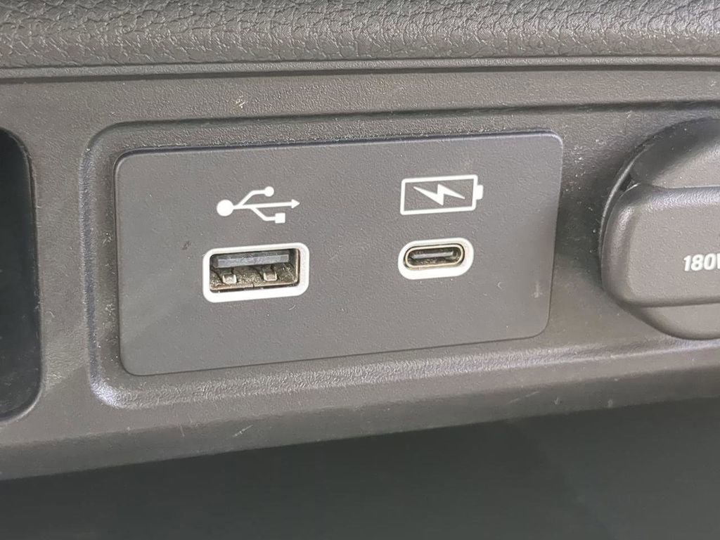 Used 2023 Honda Pilot EX-L image 18