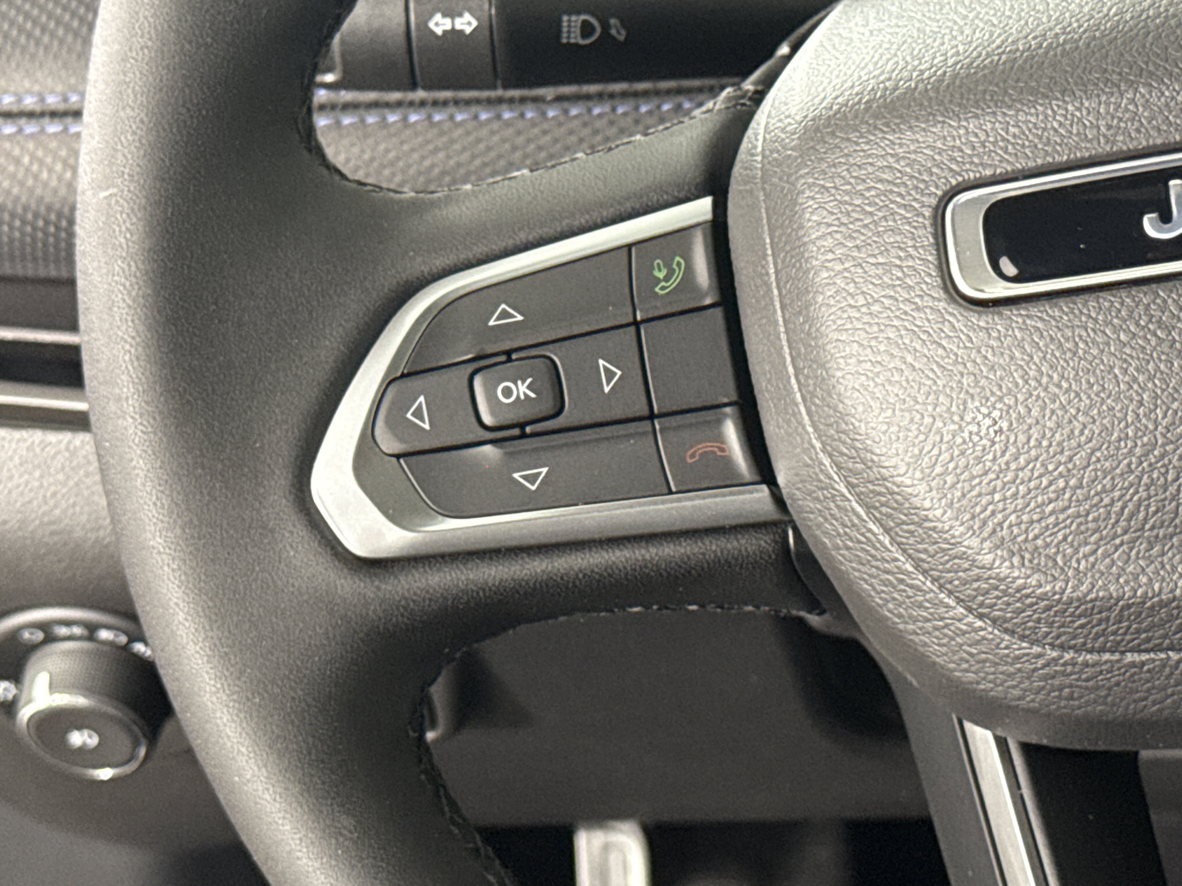 New 2026 Jeep Compass Latitude AWD/4WD image 17