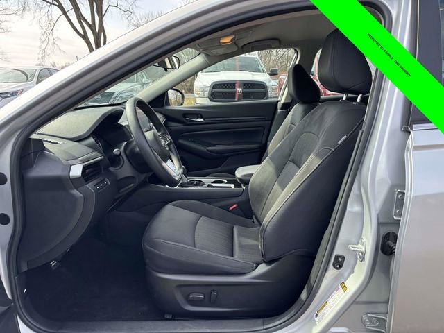 Used 2024 Nissan Altima 2.5 SV image 3