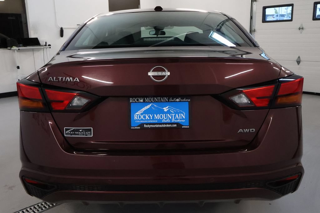 Used 2025 Nissan Altima 2.5 SV AWD/4WD image 6