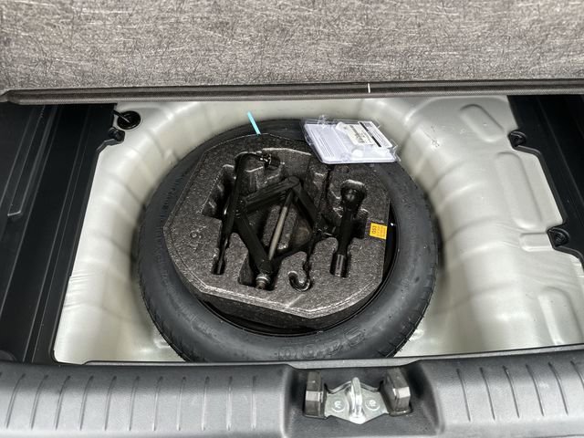 Used 2024 Hyundai Venue SEL FWD image 29