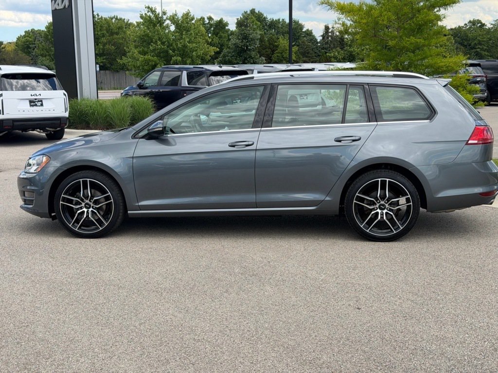 Used 2017 Volkswagen Golf SEL FWD image 3