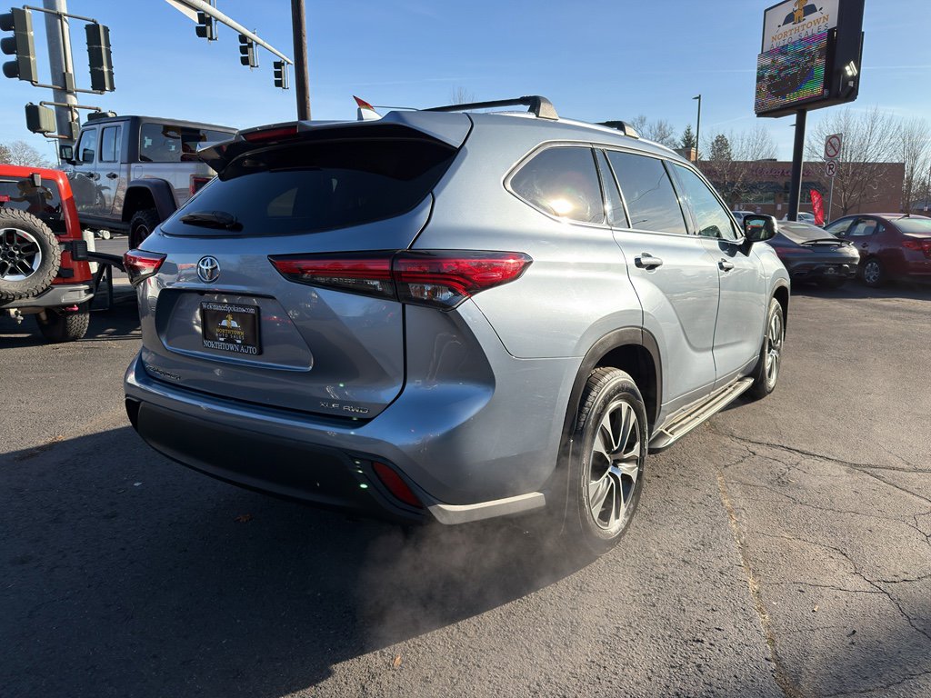 Used 2021 Toyota Highlander XLE image 6