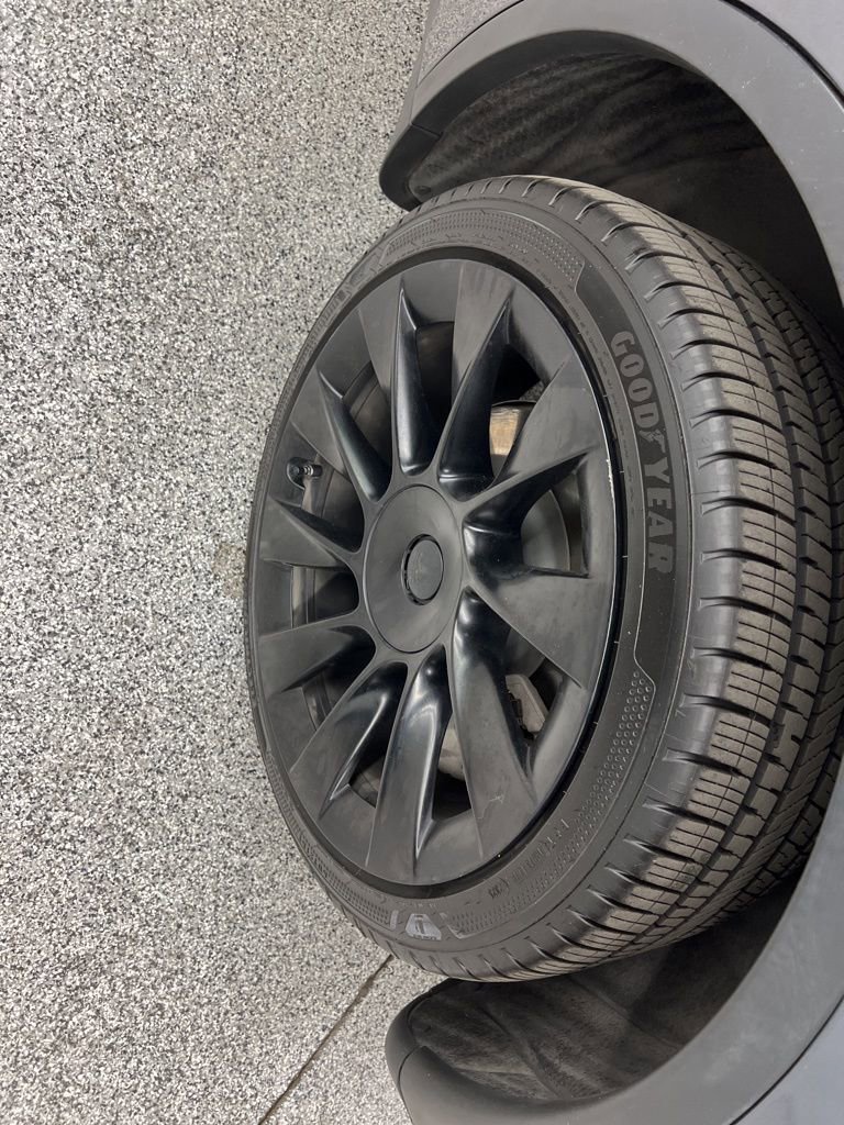 Used 2023 Tesla Model Y Long Range image 9