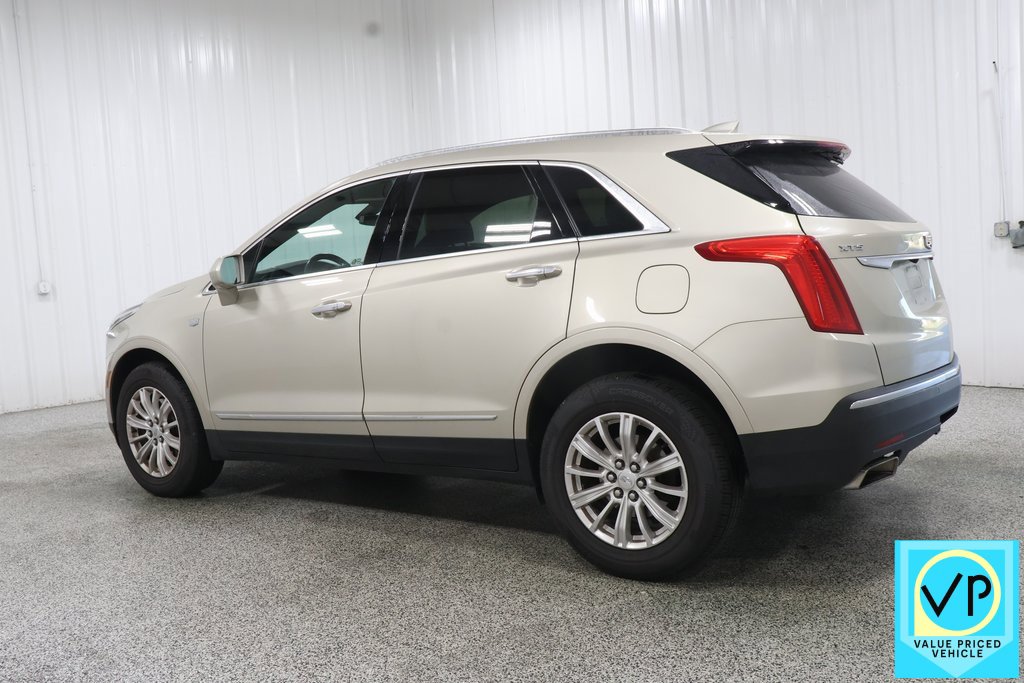 Used 2017 Cadillac XT5 FWD image 3