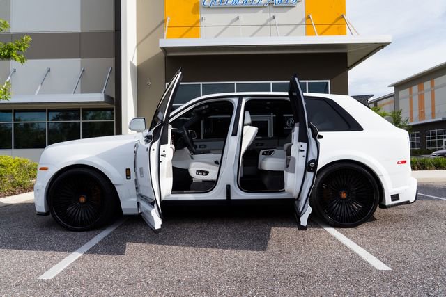 Used 2023 Rolls-Royce Cullinan w/ Cullinan Package image 23