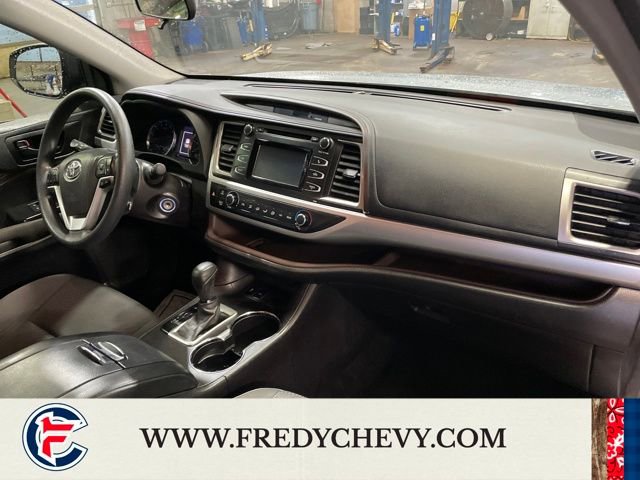 Used 2017 Toyota Highlander LE image 30