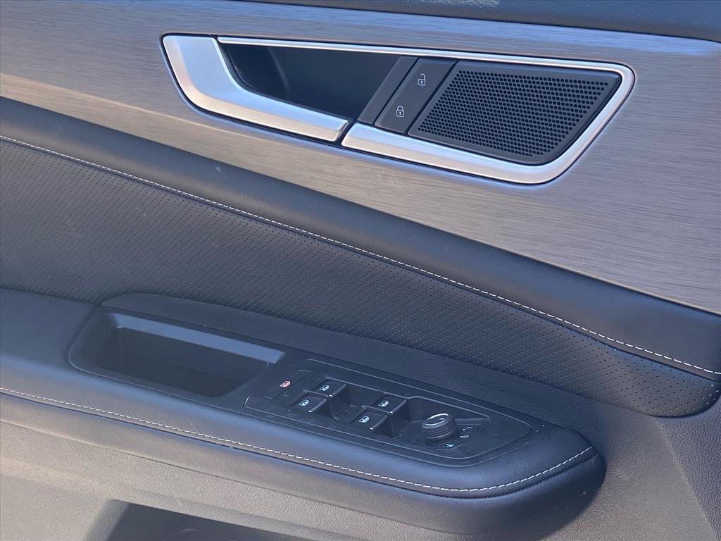 Certified 2024 Volkswagen Atlas Cross Sport SE AWD/4WD image 17