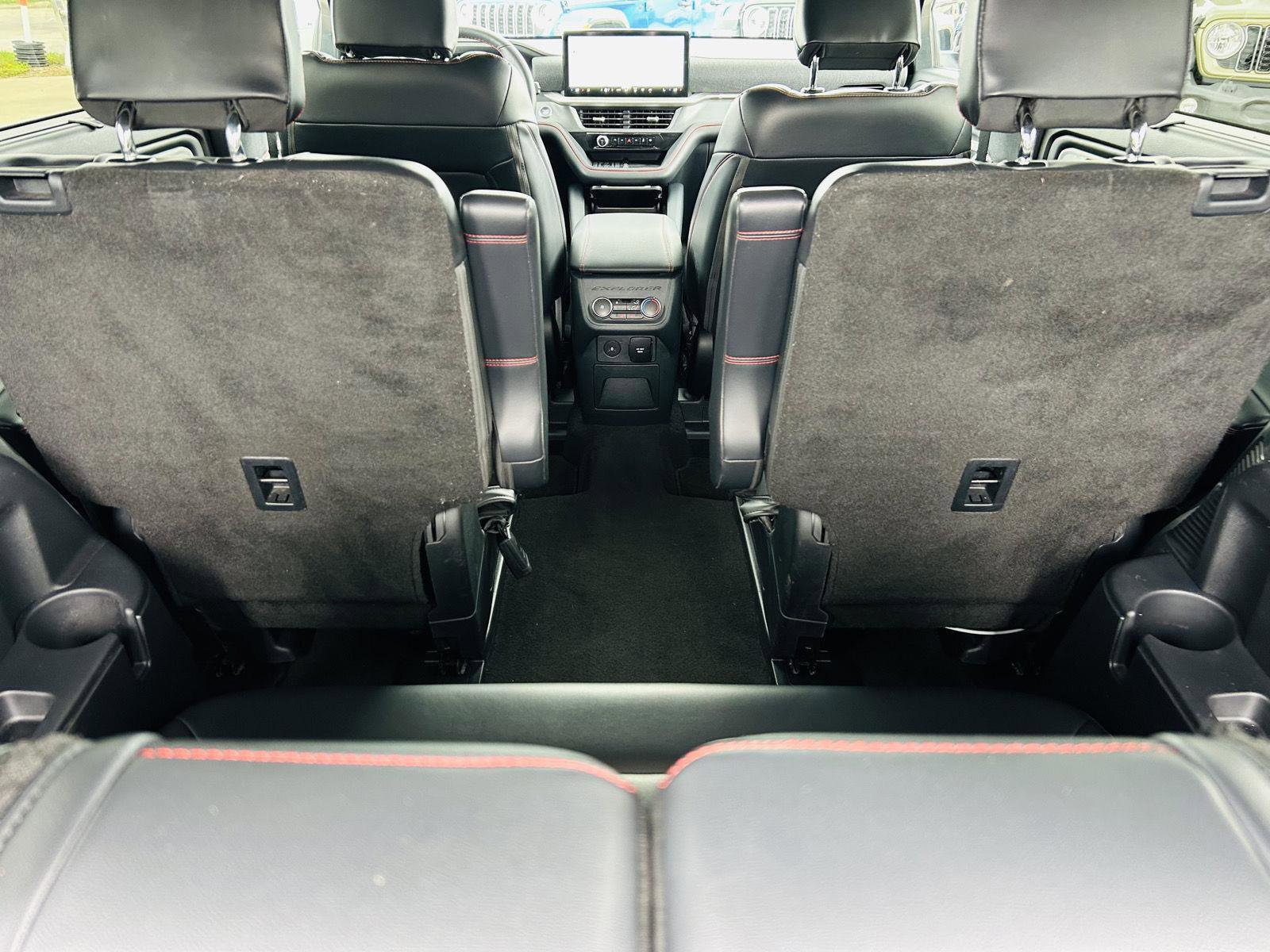 Used 2025 Ford Explorer ST-Line w/ Premium Package AWD/4WD image 37