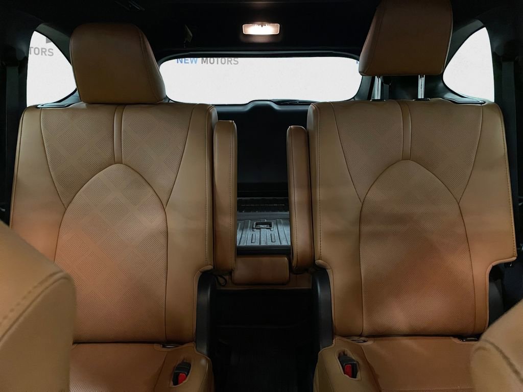 Used 2021 Toyota Highlander Platinum image 13