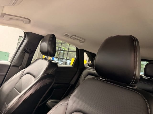 Used 2025 Ford Escape Platinum AWD/4WD image 25