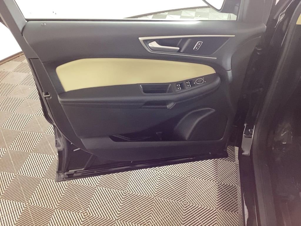 Used 2024 Ford Edge SEL w/ Convenience Package image 16