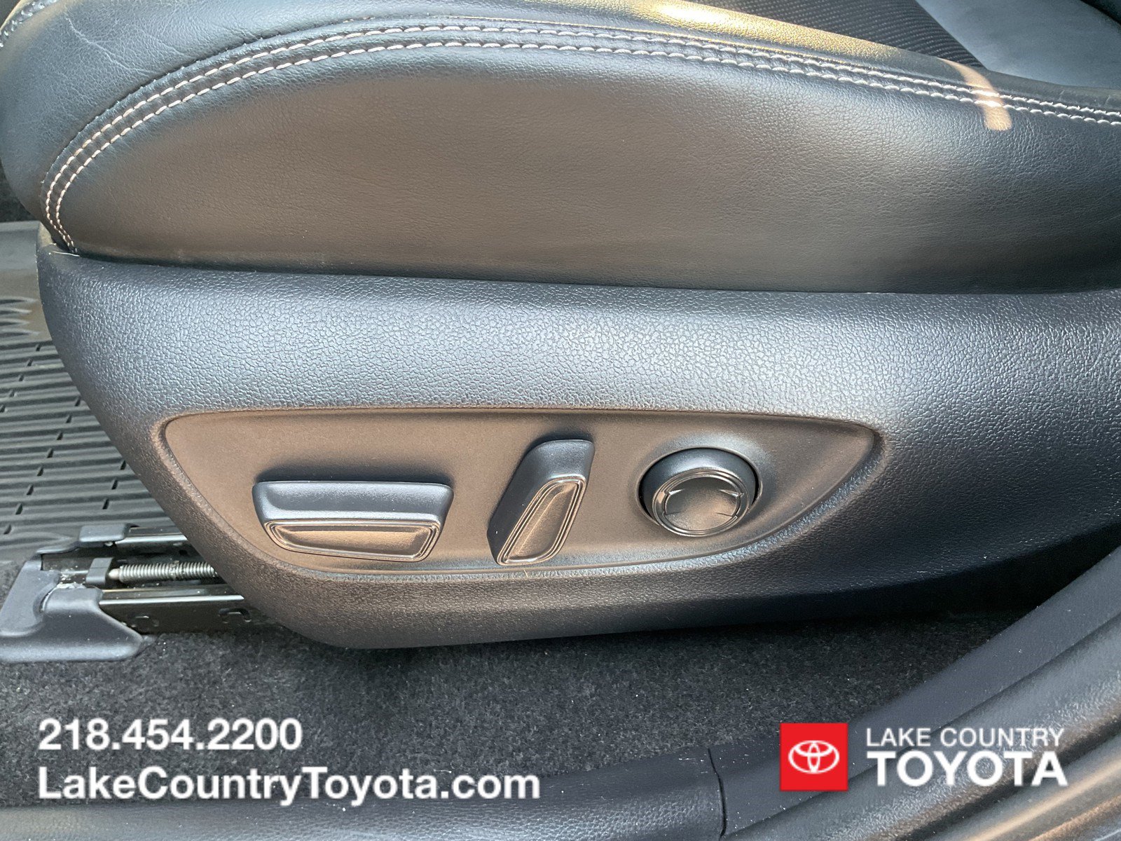 Used 2021 Toyota RAV4 Limited w/ Limited Grade Weather Package AWD/4WD image 25