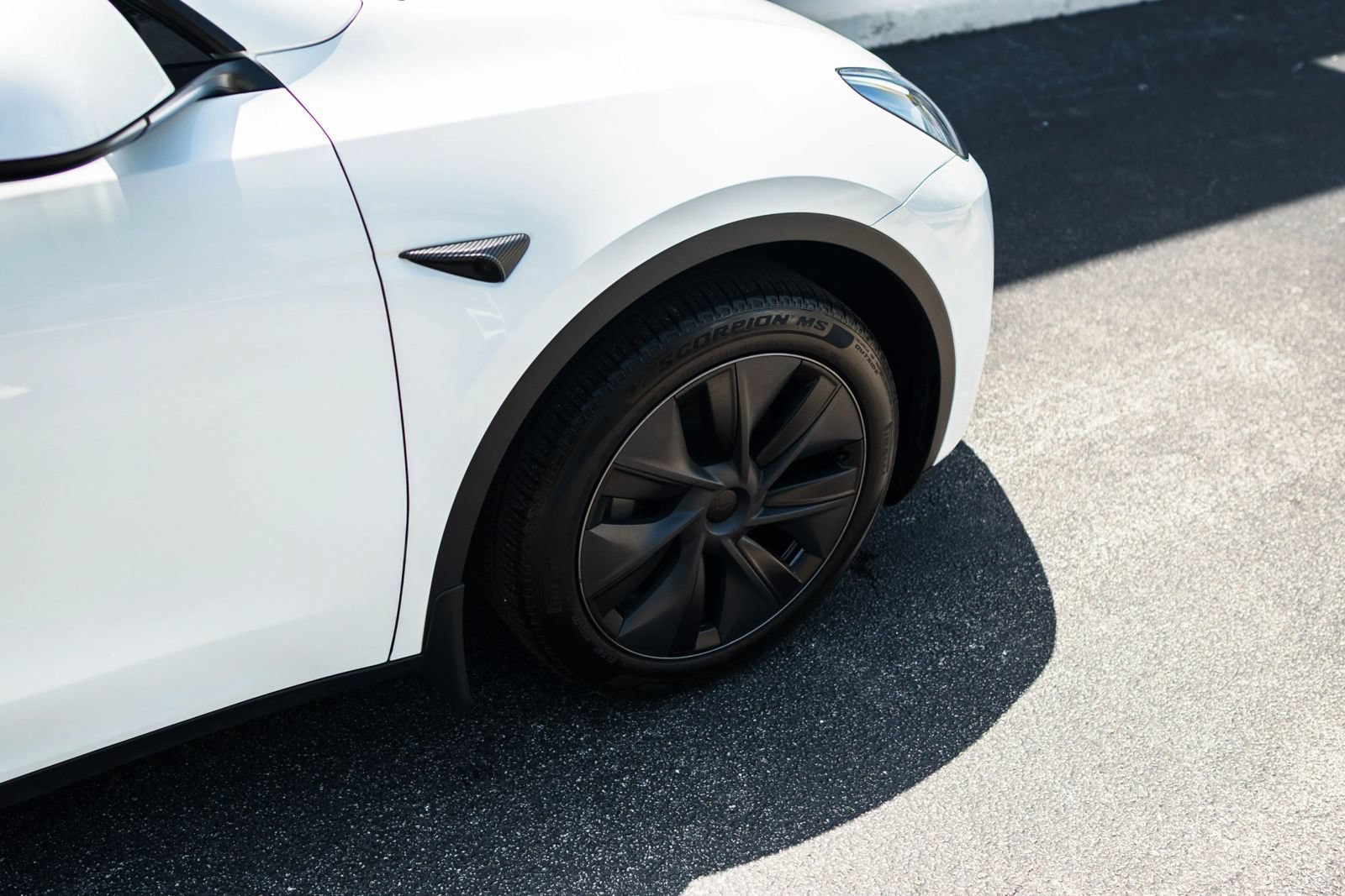 Used 2024 Tesla Model Y 2WD image 3