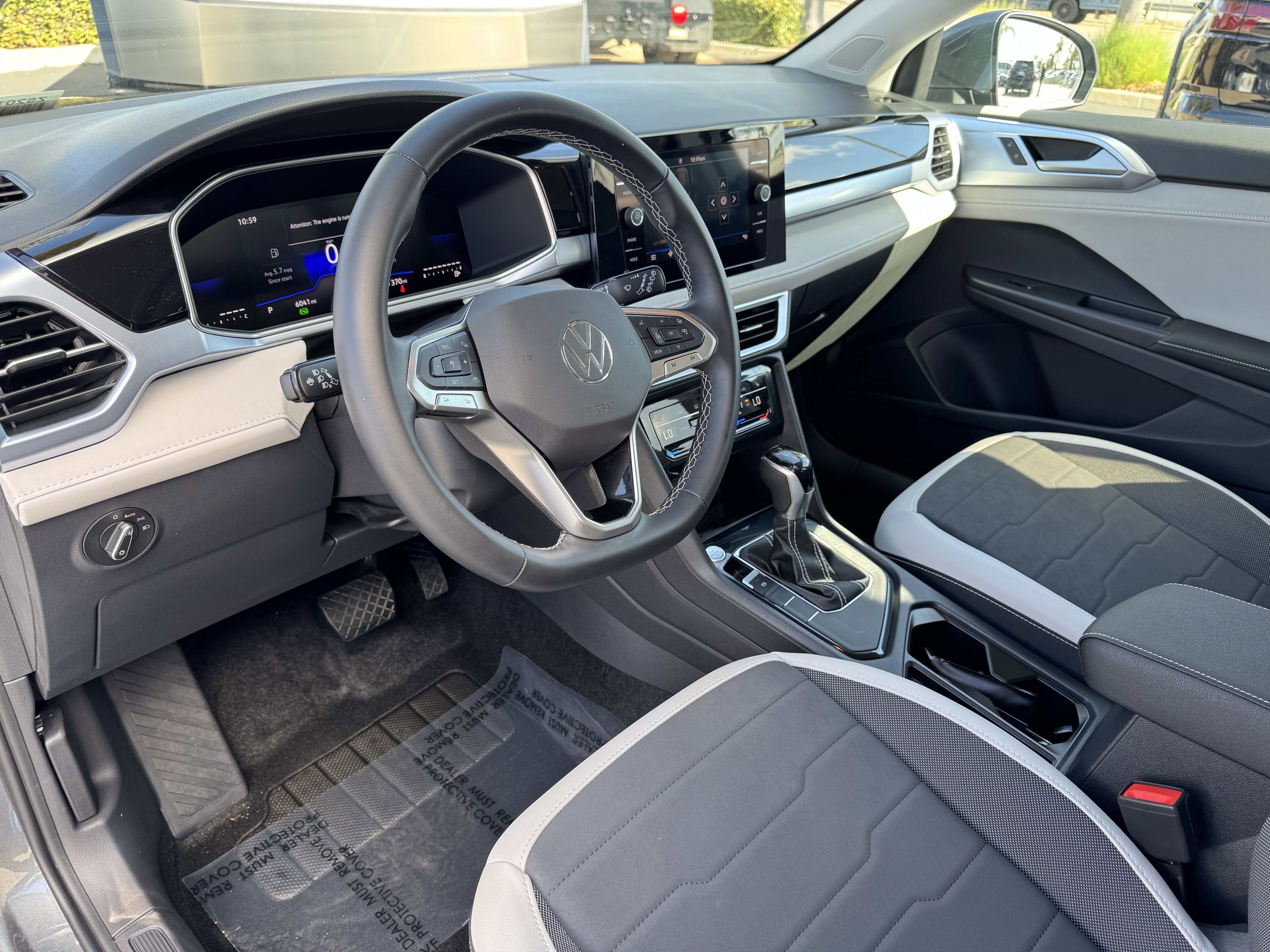 Used 2025 Volkswagen Taos SE image 17