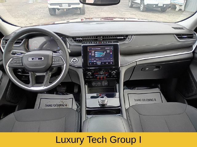 Used 2023 Jeep Grand Cherokee Laredo AWD/4WD image 9