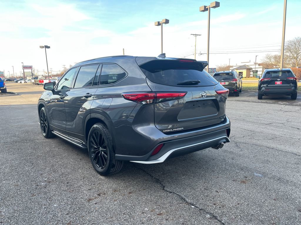 Used 2023 Toyota Highlander XSE image 6