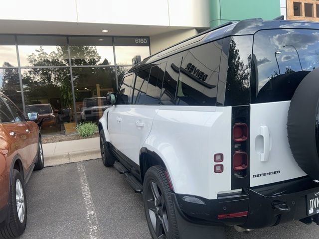 Used 2025 Land Rover Defender 110 X-Dynamic SE image 2