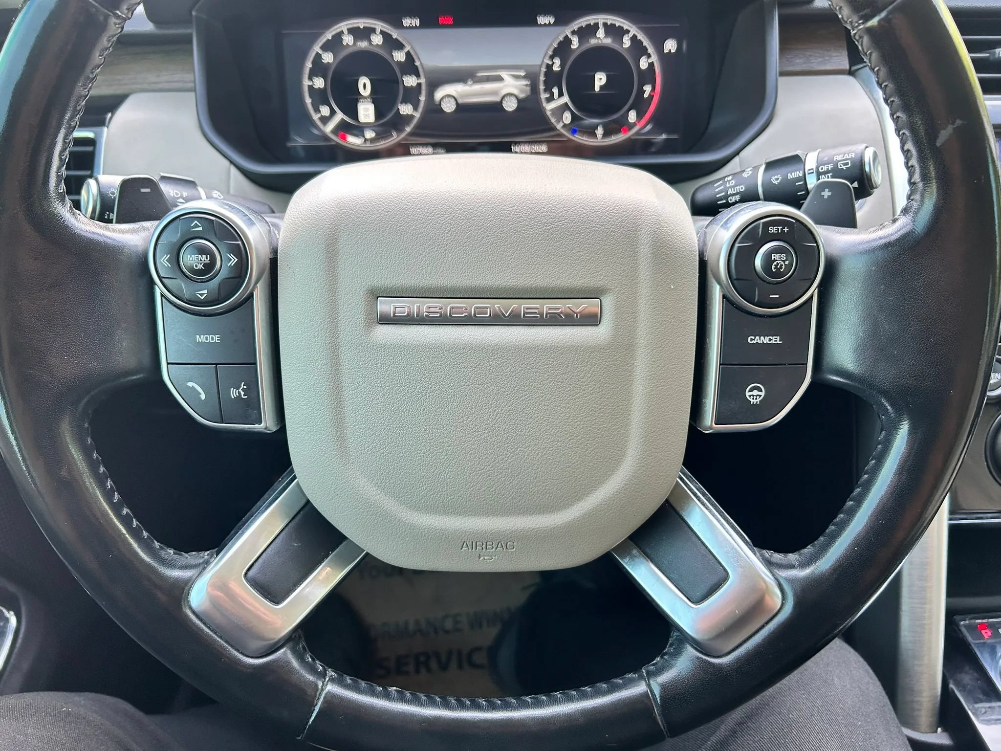 Used 2018 Land Rover Discovery HSE AWD/4WD image 18