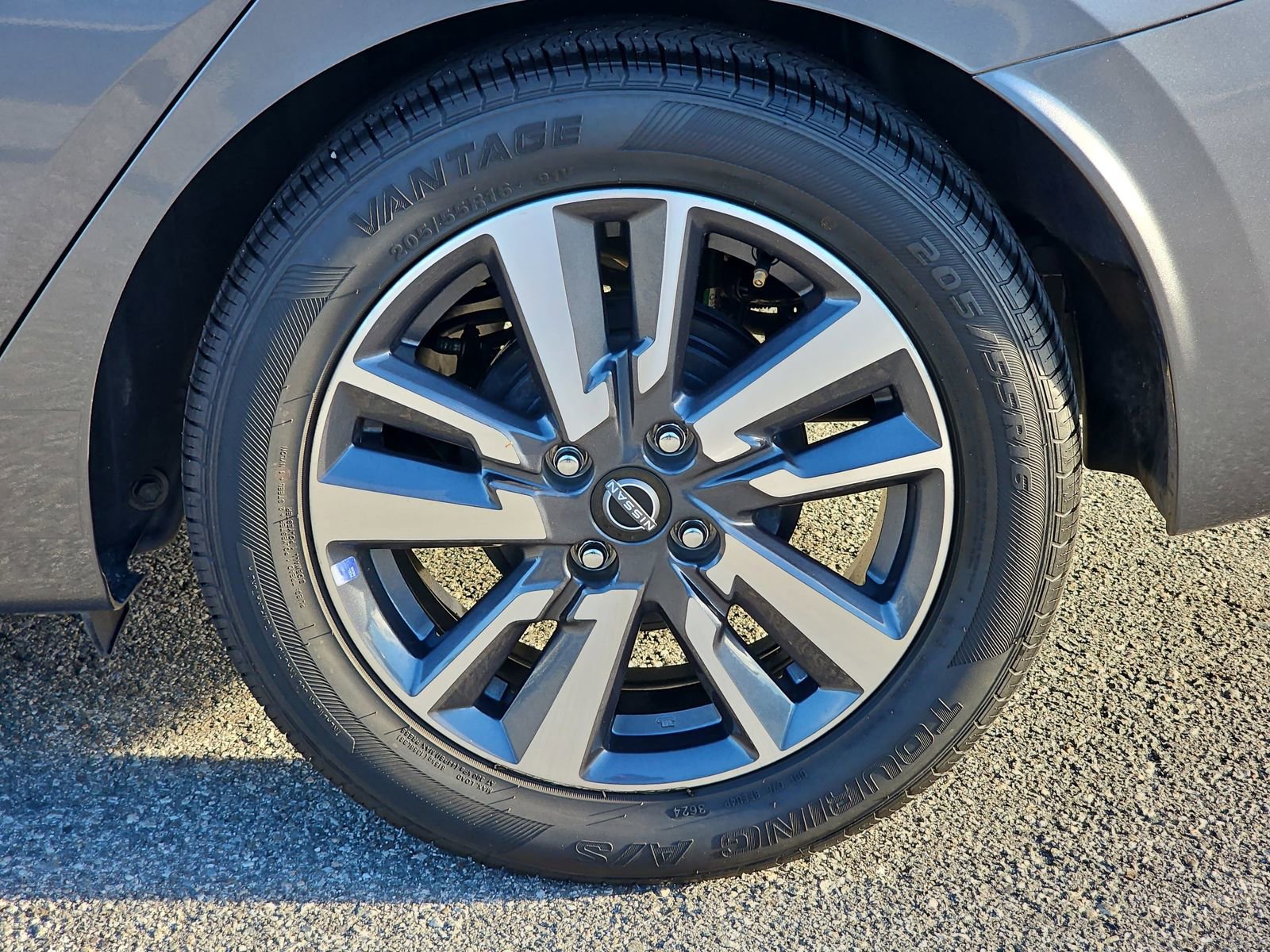 Used 2023 Nissan Versa SV image 33