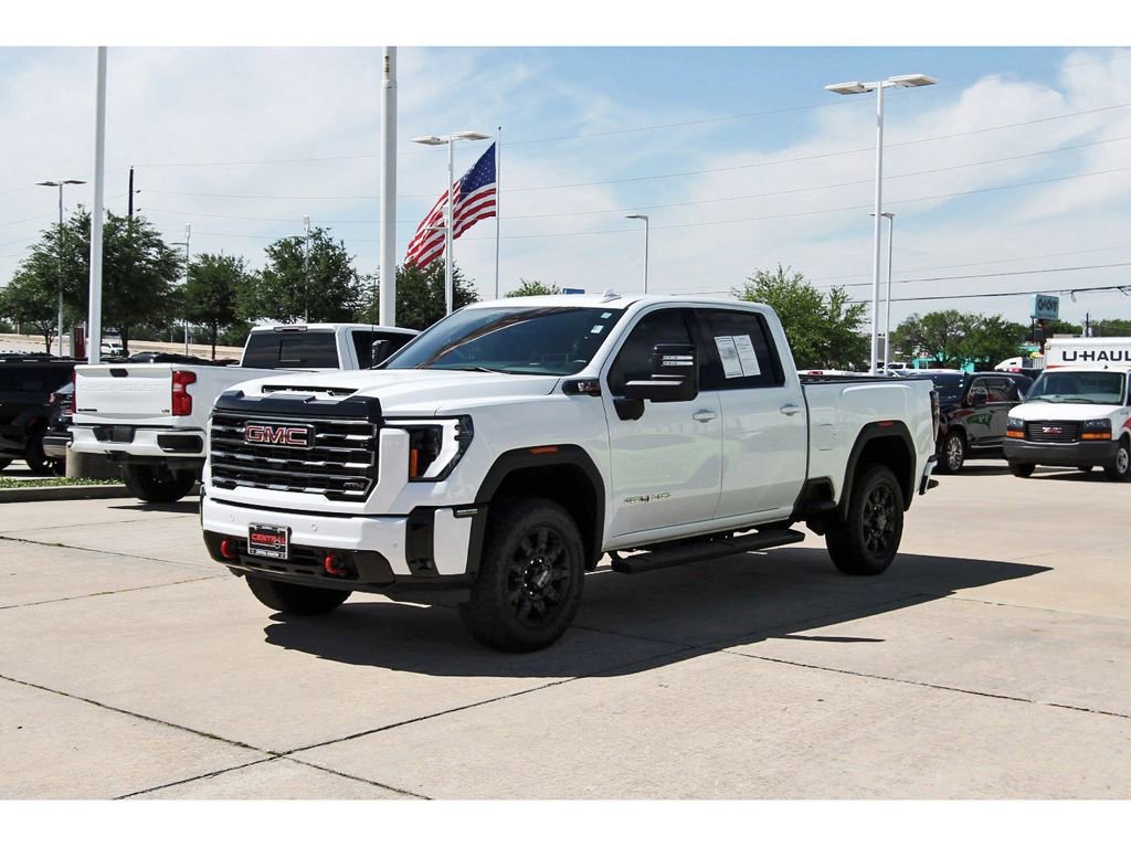 Used 2025 GMC Sierra 2500 AT4 image 2