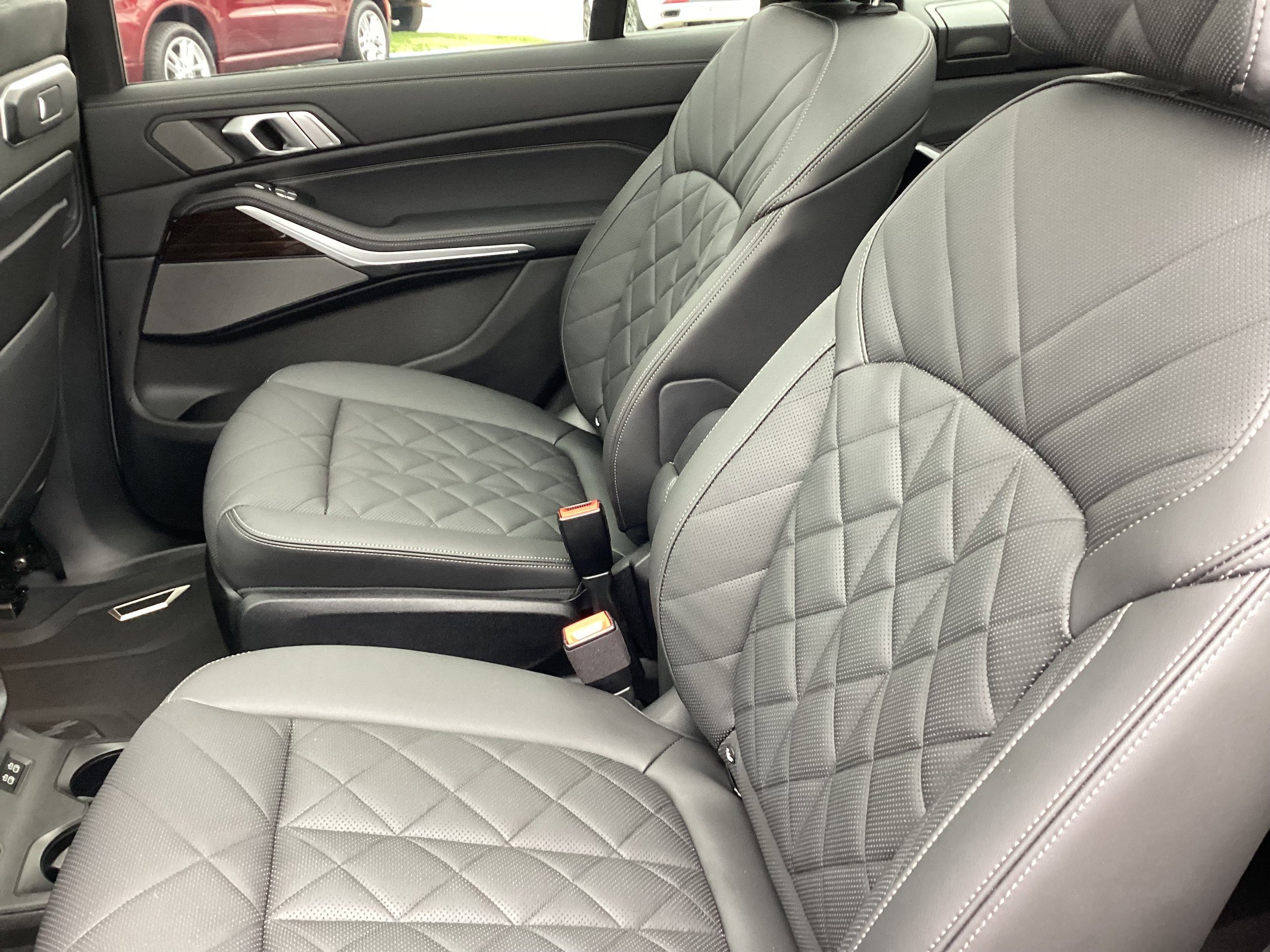 Used 2024 BMW X7 xDrive40i w/ M Sport Package AWD/4WD image 9