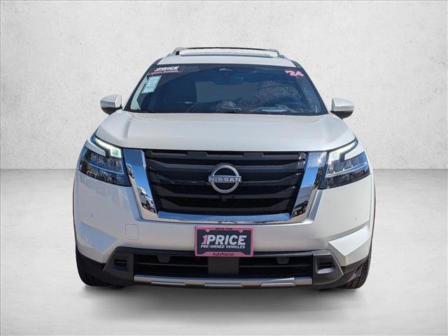 Used 2024 Nissan Pathfinder Platinum AWD/4WD image 2