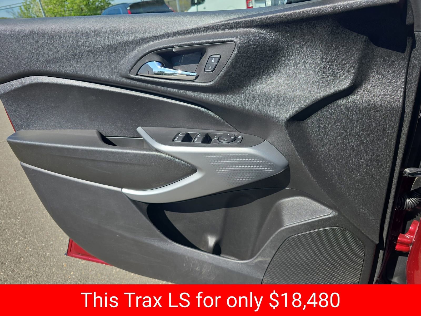 Used 2024 Chevrolet Trax LS image 33