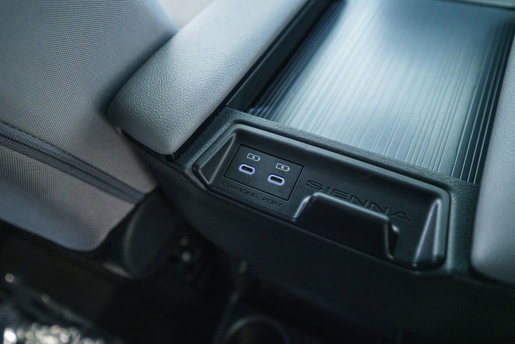 Certified 2026 Toyota Sienna LE FWD image 34