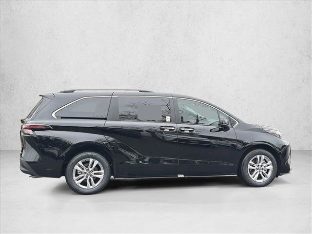 New 2026 Toyota Sienna XLE image 4