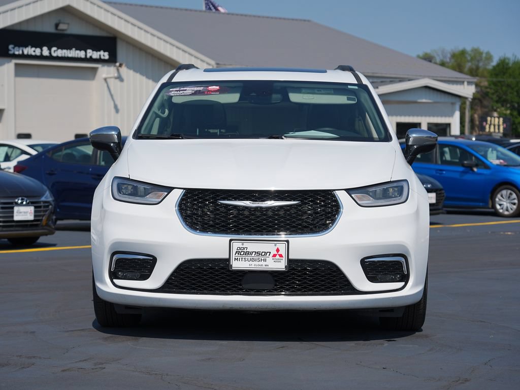 Used 2023 Chrysler Pacifica Limited FWD image 8