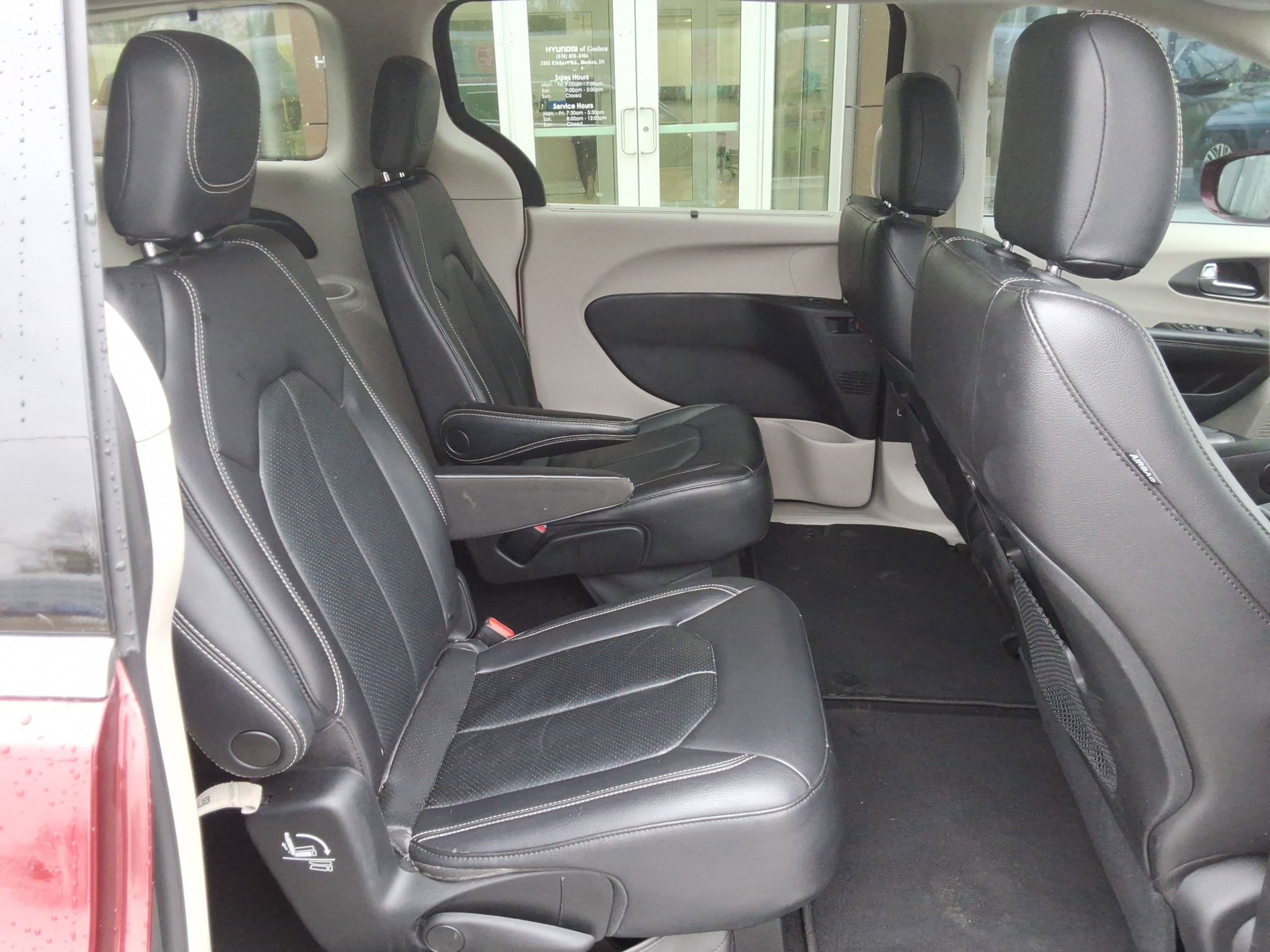 Used 2022 Chrysler Pacifica Touring-L image 33