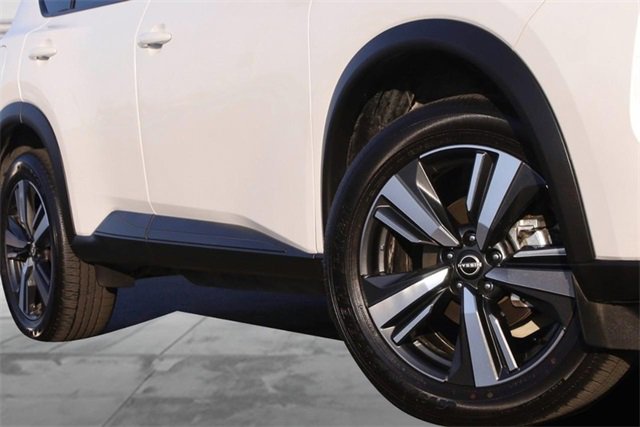 Certified 2024 Nissan Rogue SL w/ SL Premium Package image 3