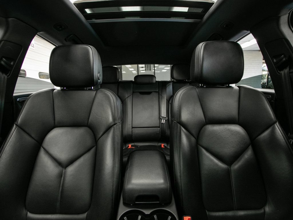 Used 2024 Porsche Macan Turbo AWD/4WD image 19