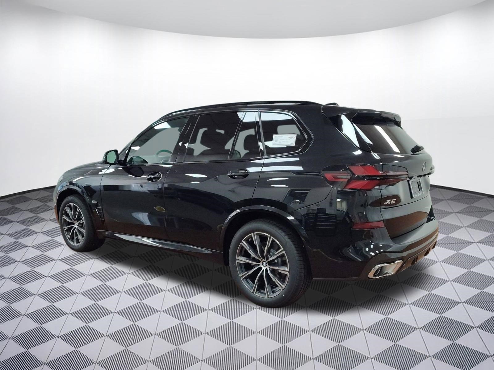 Used 2026 BMW X5 xDrive40i w/ M Sport Package image 3