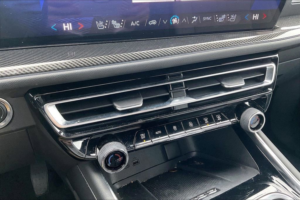 Used 2024 Chevrolet Traverse RS image 18