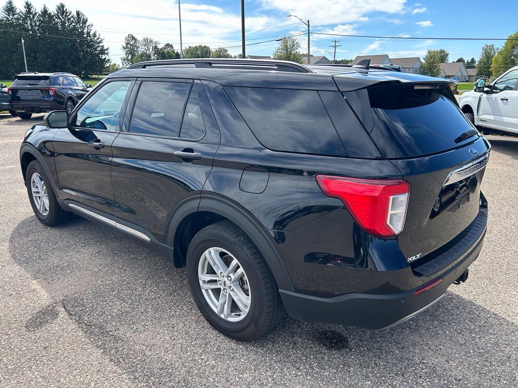 Used 2024 Ford Explorer XLT w/ Equipment Group 202A AWD/4WD image 5