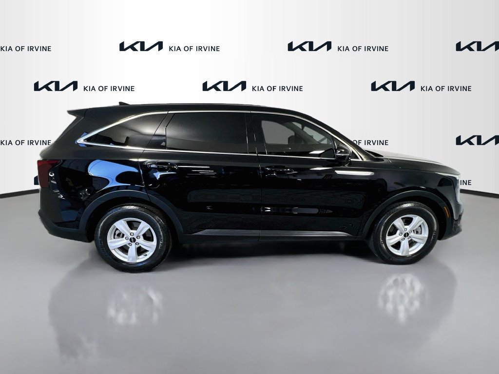 Certified 2025 Kia Sorento LX FWD image 9