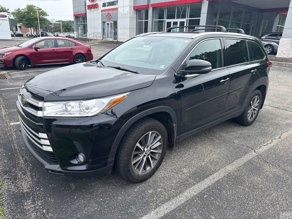 Used 2019 Toyota Highlander XLE AWD/4WD image 2